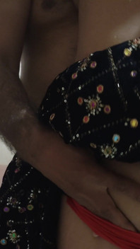 Villaggio Bhabhi vero sesso d'amore con un ragazzo di 18 anni! Sesso indiana con audio chiaro