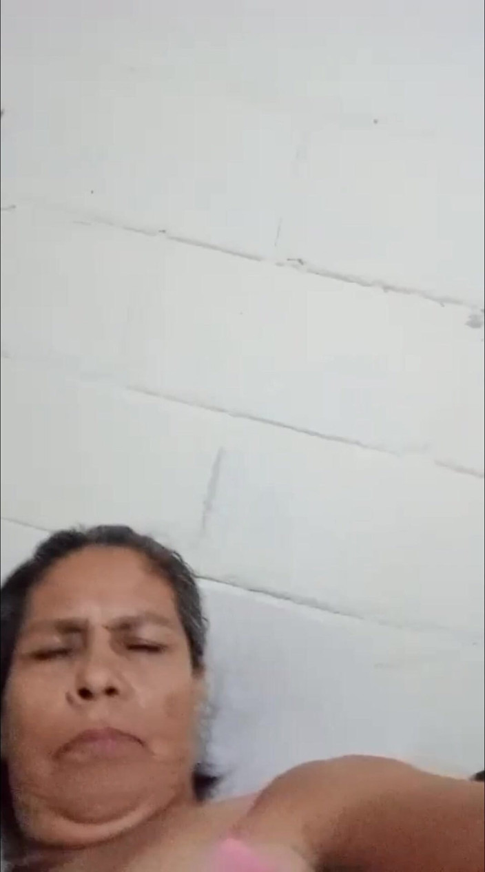 granny66mom: Aku suka mainan seks favoritku