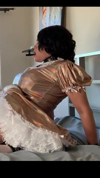 순결에 그녀의 인형을 타고 Sissygasm의 Sissy Maid