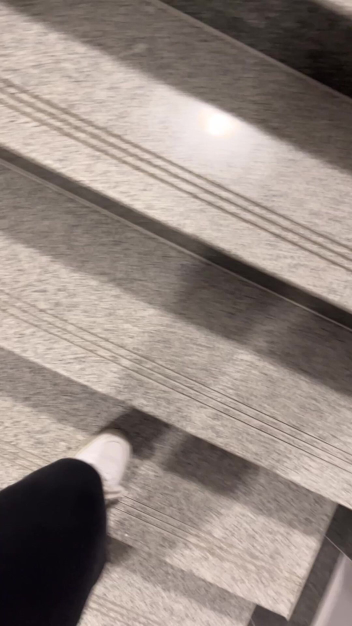 Feet: Marcher En Chaussures De Sport