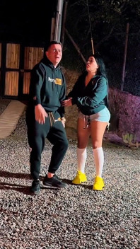 Sex v Medellínu s mým sousedem Vergonem, který mi poskakuje zadkem na svém velkém penisu