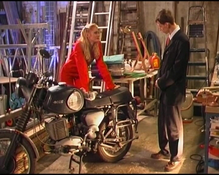 Deutsche XXX Filme: Denna snygga blonda dam från Tyskland gillar att leka med...