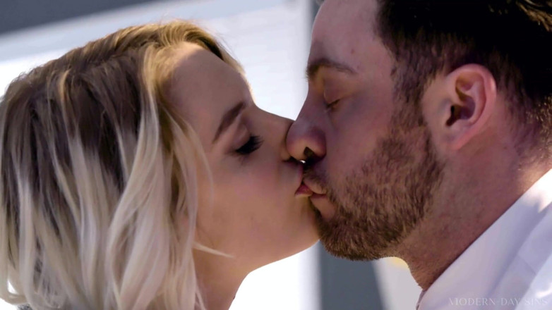 Modern-Day Sins: Păcate ale zilelor noastre - servitoarea obraznică Kenna James îl seduce pe șef într-un...