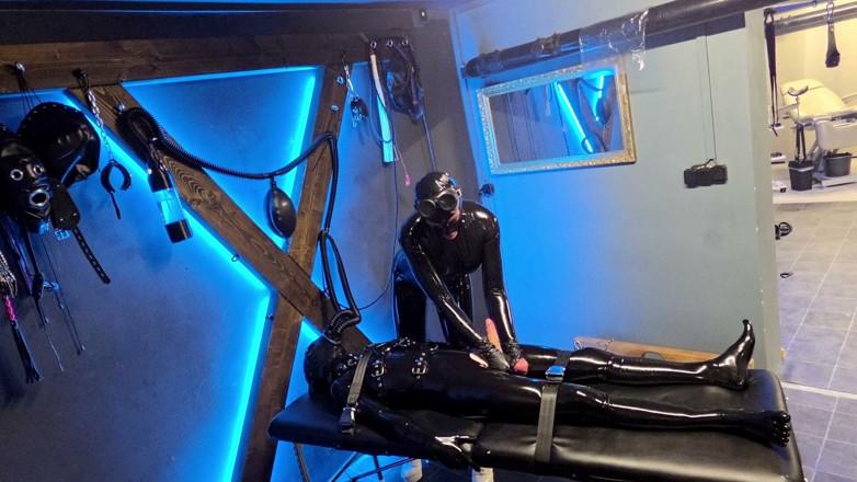 Madame Moira Dominatrix: Breathplay Where a Slave Has to Drink His Mistress's Watter.