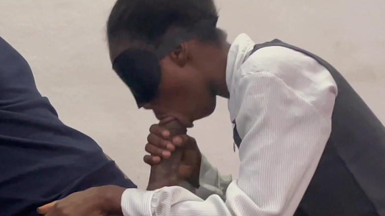 Petite Erotic Africa: Murid mungil asal sierra leone nggak bisa meninggalkan kontol besar...