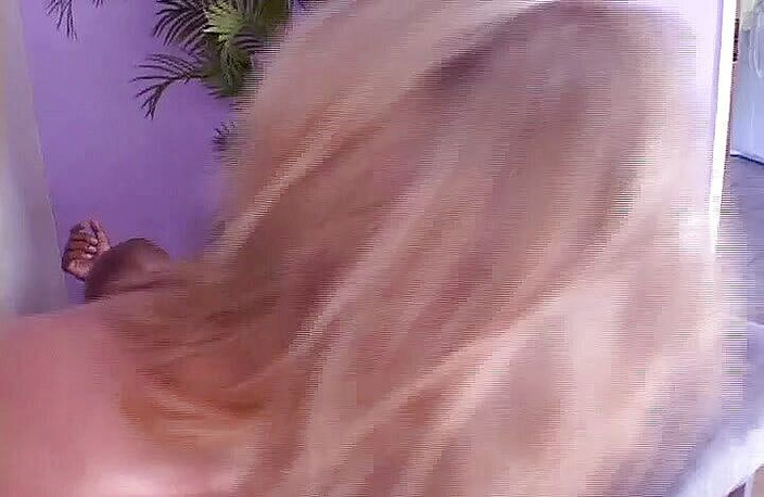 Perfect Porno: Zwei wunderschöne vollbusige amerikaner bekamen ihre muschi von einem schwarzen...