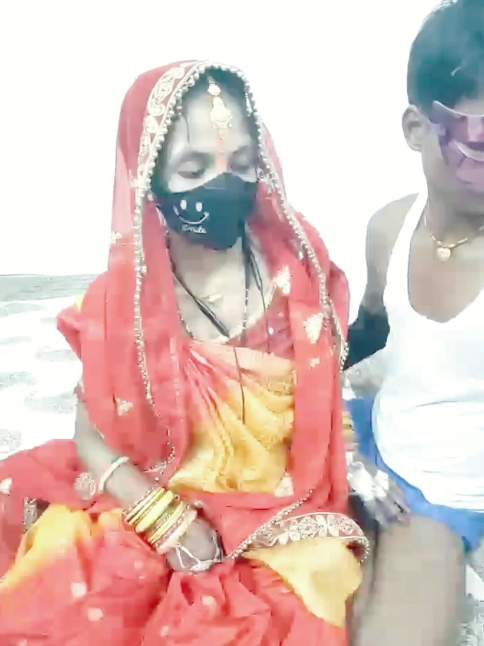 Nisha bhabhi ki chudai: 在Karwachauth丈夫操我的嘴后。