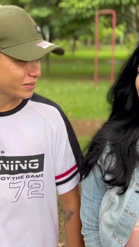 Das Twink-paar Hat Beim Ersten Date Im Öffentlichen Park Sex