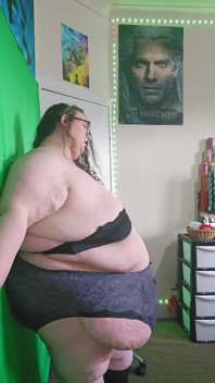 มาถอดผ้าแล้วเต้นกัน SSBBW