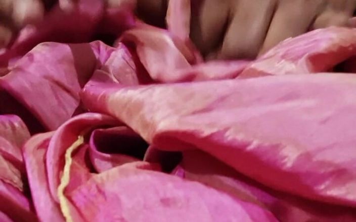 Satin and silky: पड़ोसी भाभी की गुलाबी छायांकित साटन रेशमी सलवार के साथ लंड सिर रगड़ना (31)