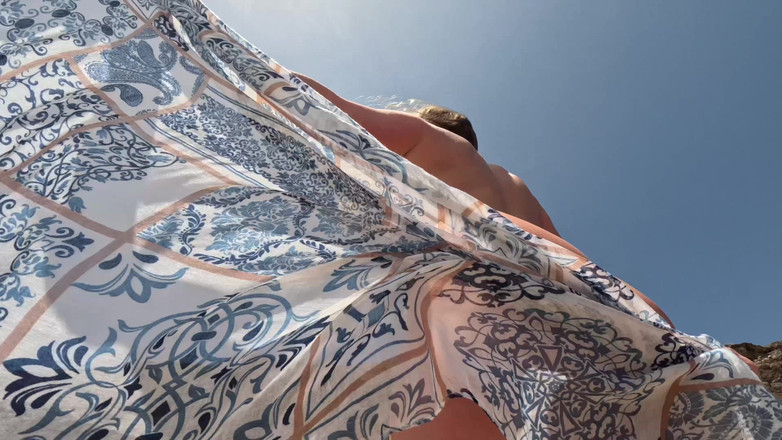 Emma Voyeur: 공공 해변에서 보지와 젖탱이를 가지고 노는 나체주의자 소녀