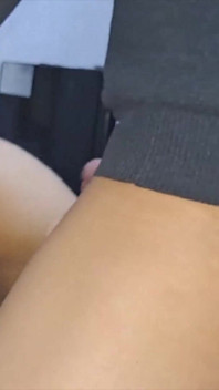 已婚邻居对我的鸡巴感到非常兴奋