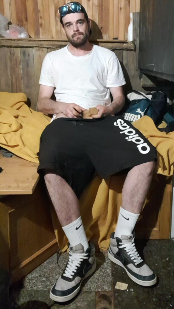jerkofflover: Com Tênis Nike