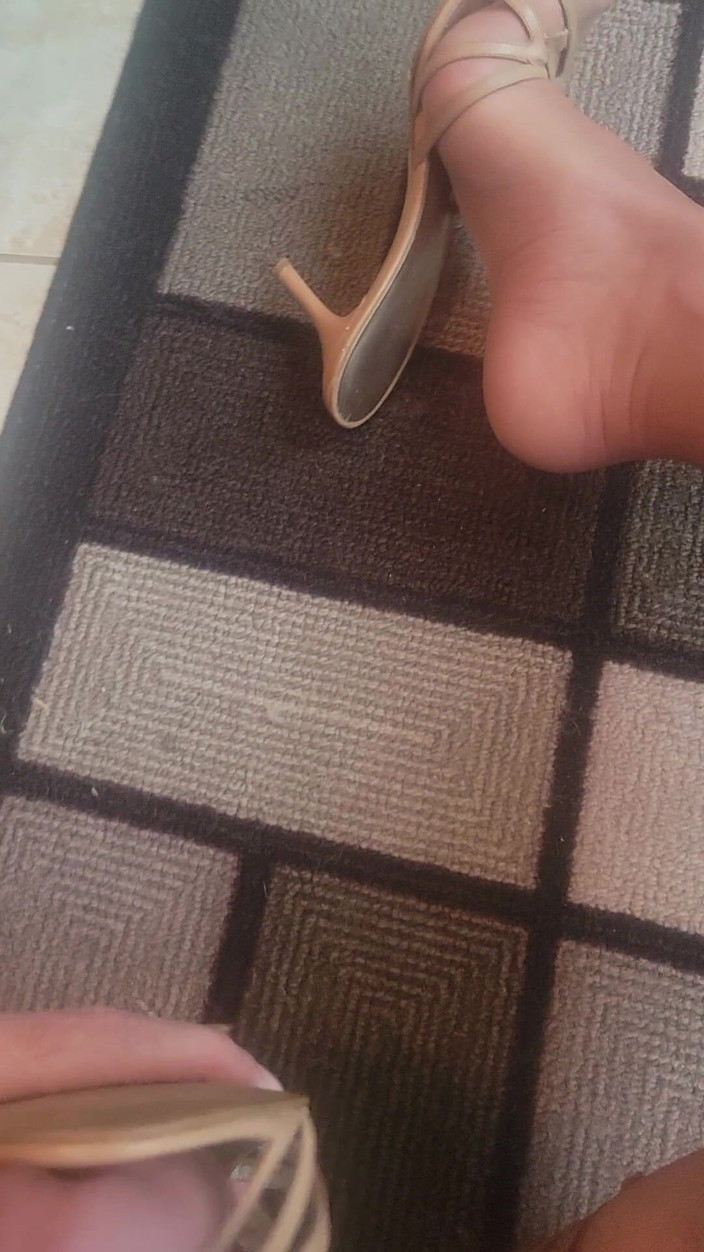 Feet Lover: Pajas con tacones y medias de nylon y correrse en...