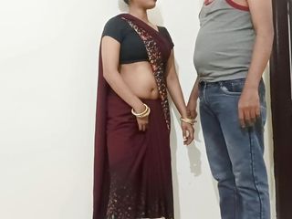 Sakshi Pussy: 印度德西村哥欺骗她的丈夫，称为村姐夫，并称他害怕狗式性爱清晰