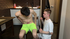 Ethan Lestray: Dva Twink šukají v kuchyni