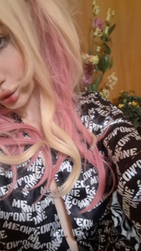 Sweet Teen Elza Kom