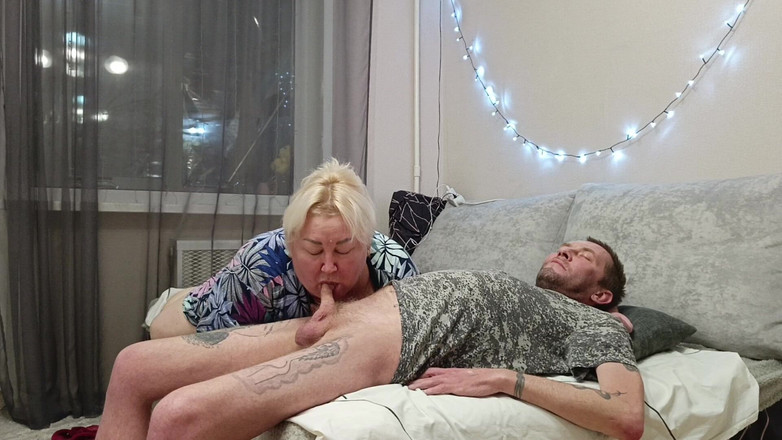 Zona901: Styvmamma sväljer sperma efter djup avsugning