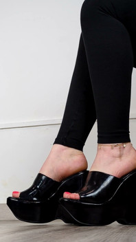 Koleksi kasut MILF Y2K Black Patent Wedges - Dame Olga
