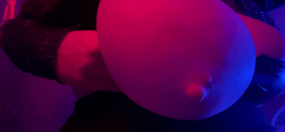 Hunnybrat: विशाल एक स्तन स्तन ड्रॉप