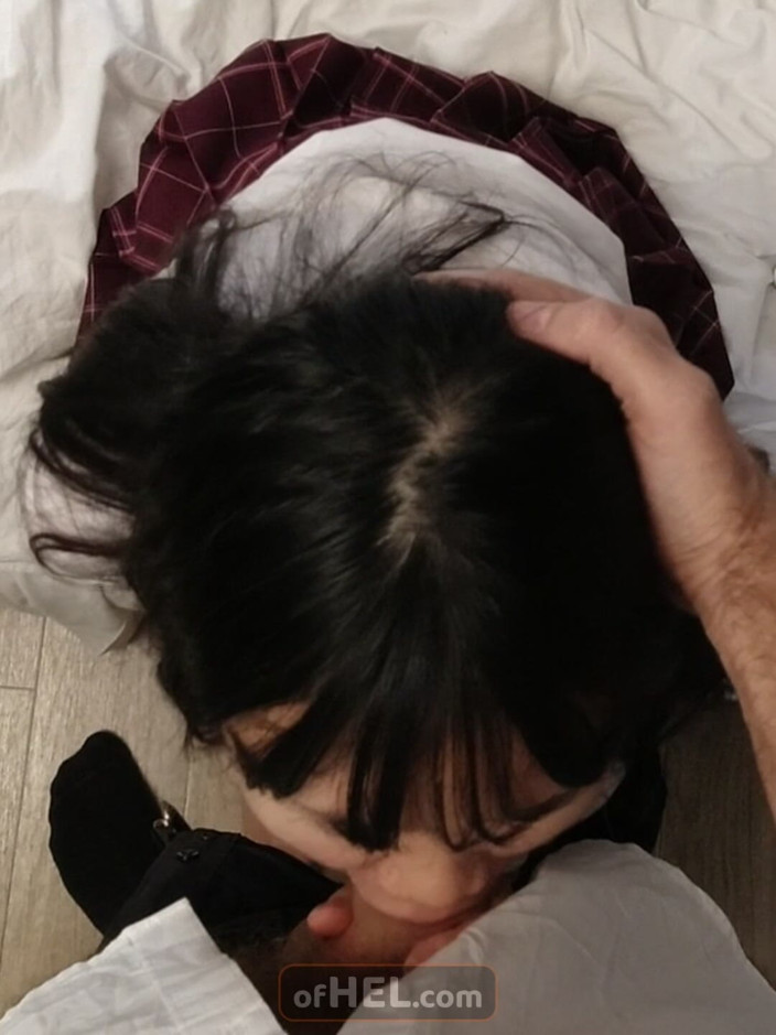 Girls of Hel: 새로운 아이폰에 대한 오럴 감사합니다 - 그녀의 얼굴에 정액을 많이 - POV