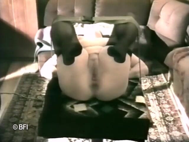 Dark room of slave seks: Vintage Bondage Brunette