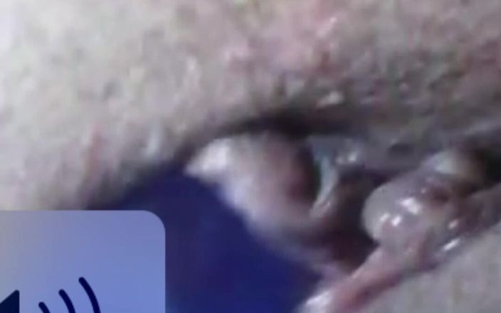 Greek wife: Scopa mentre sono in videochiamata