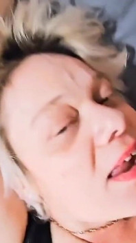 Mega compilation di una miLF matura che riceve 74 sborrate facciali. 45 minuti oppure riceve un sacco di sperma sul suo viso