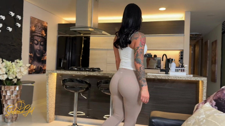Salome Gil: MILF - แม่เลี้ยงเซ็กซี่จับได้ว่าฉันแอบมอง แล้วสอนเย็ดจริงให้