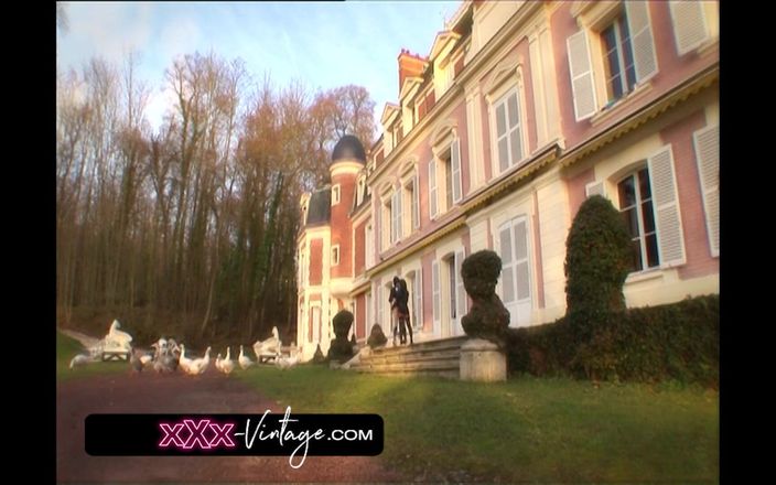 XXX-Vintage: Wanita dominan di kastil swinger