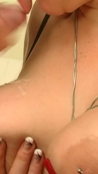 Compilation de MILF à poil et mouillées chevauchant des bites énormes