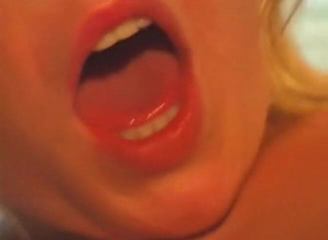 Face Bangers: Блондинка катається на члені свого нового хлопця
