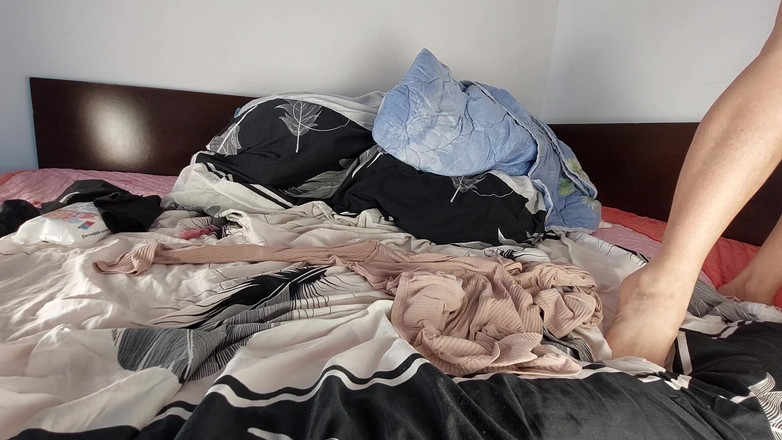 Mirsur: 素人人妻第一次用手指插菊花自慰。