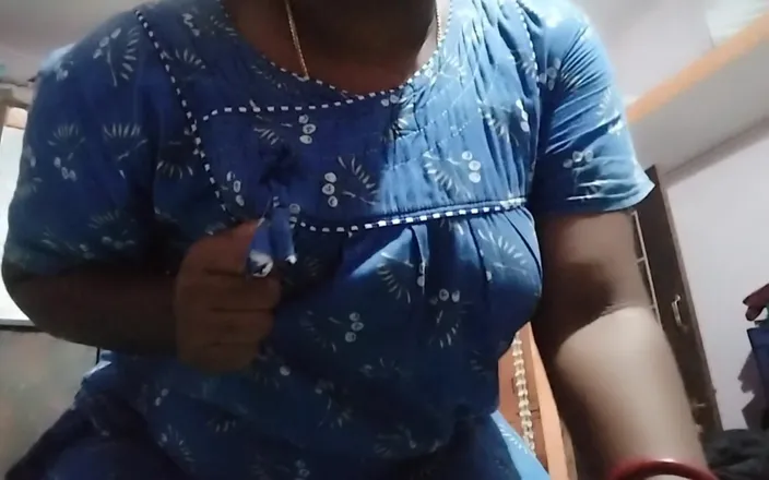 Desi World: Dirty Aunty Pundai Massage with Oil