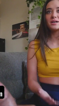 SislovesMe - Frumoasa vitregă cu formeSister Gia Paige se bucură de un futai tabu dur cu fratele vitreg