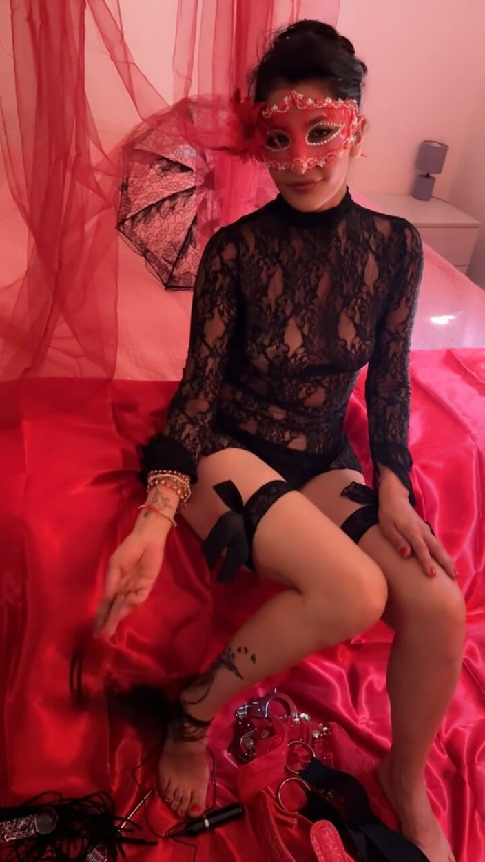 Mistress angel: Sahibe Angel Yine Eğleniyor