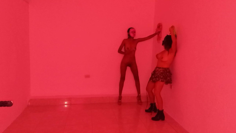 Martin13: Лучшие друзья собираются вместе, чтобы сделать чувственный танец, показывая вагины