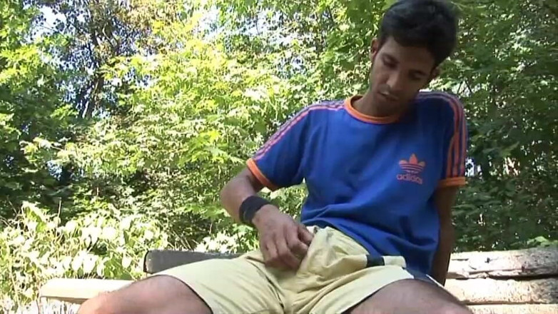 Spritzz: 隠れてオナニー