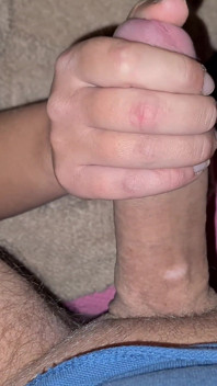 POV ręczna robota późno w nocy