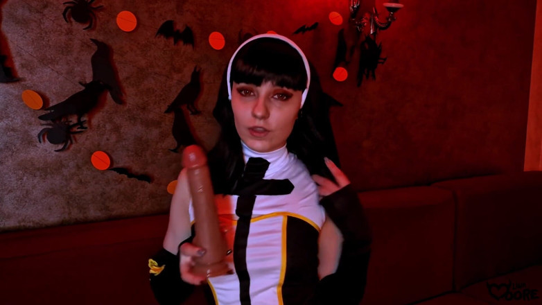 Lina Moore: Suora della chiesa di Satana si scopa in tutti i...