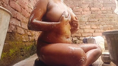 Nirman: Nahate Hue Bhabhi Ka Video Banaya