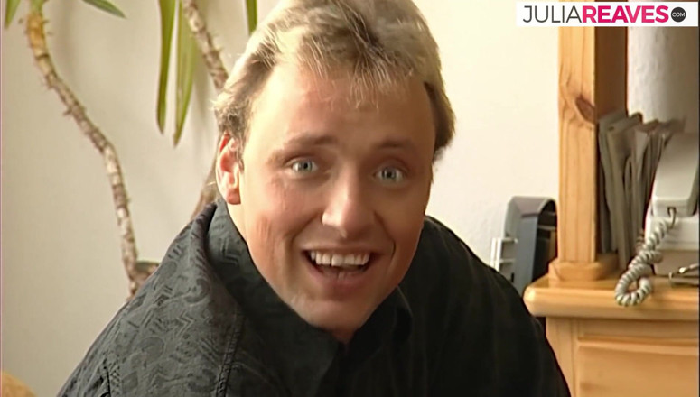 Retro German Casting Tour: Awek kurus berbogel semasa berbual dengan seorang lelaki