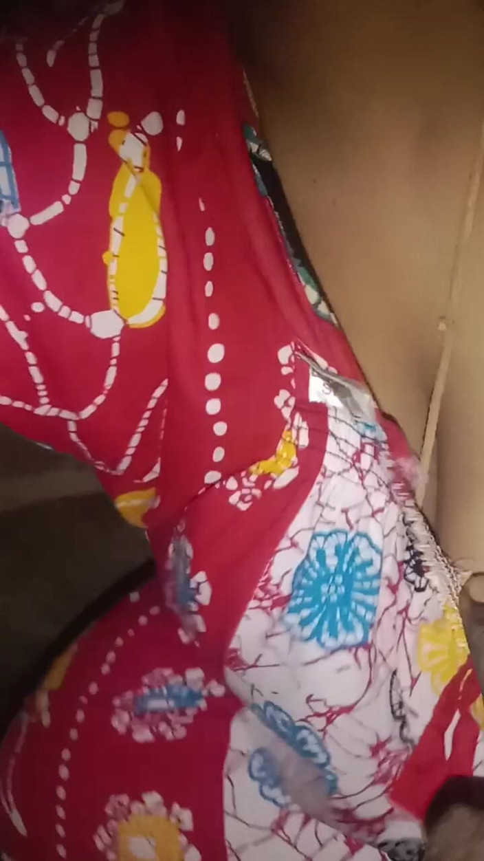 Tamil Anti Uma235: Mooie Tamil-tante laat echtgenoot haar privé-onderdelen videotape maken