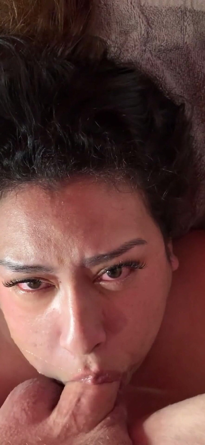 Sandn420: Engasgo na puta do meu pau e gozada na garganta...