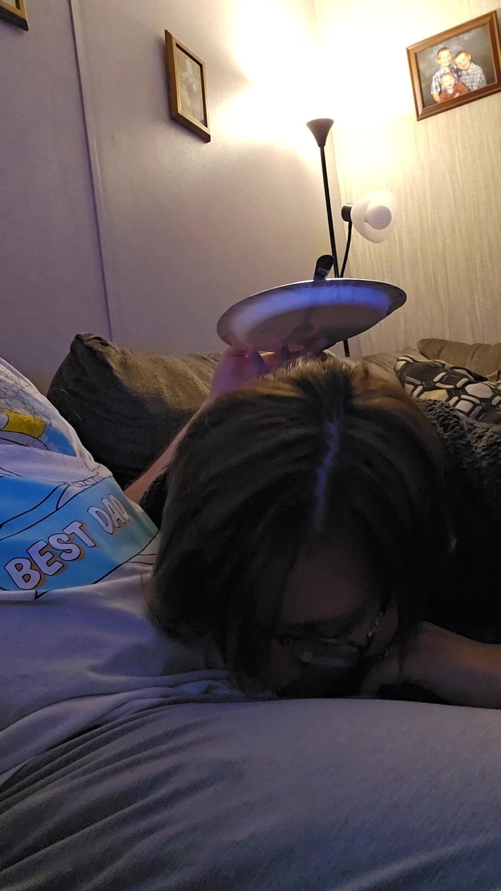 Funhousewife69: Žere jablečný koláč, kouřím mu péro Lol