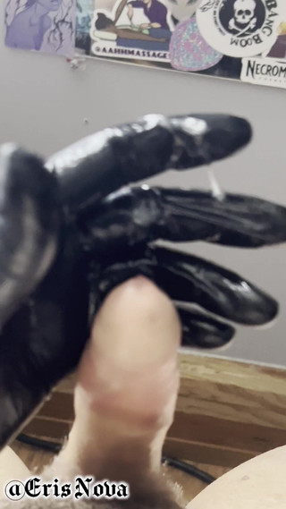 Eris Nova: 라텍스 장갑으로 따먹히는 고스 걸