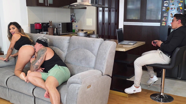 Winter_steph: निषेध! परफेक्ट बॉडी वाली लैटिना अपने सौतेले भाई और सौतेले पापा को चोदने देती है!