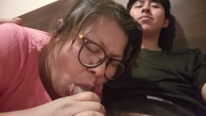 Moo DBOXXX: Enda styvmamma jag träffade på Facebook kommer desperat till min...