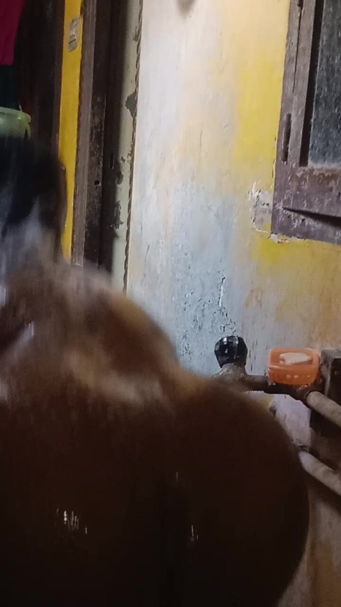 Tamil Anti Uma: Awek Tamil sedang mandi di bilik air ibu tiri saya...