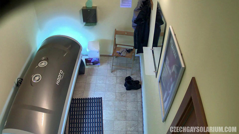 Czech Gay Solarium: Solarium gay ceco 23 Lean twink mostra la sua mercanzia